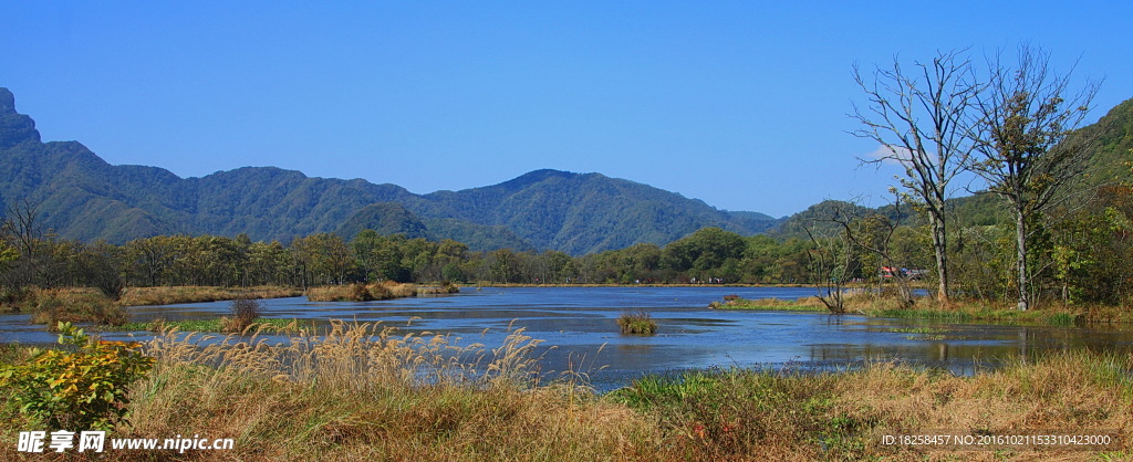 湖光山色