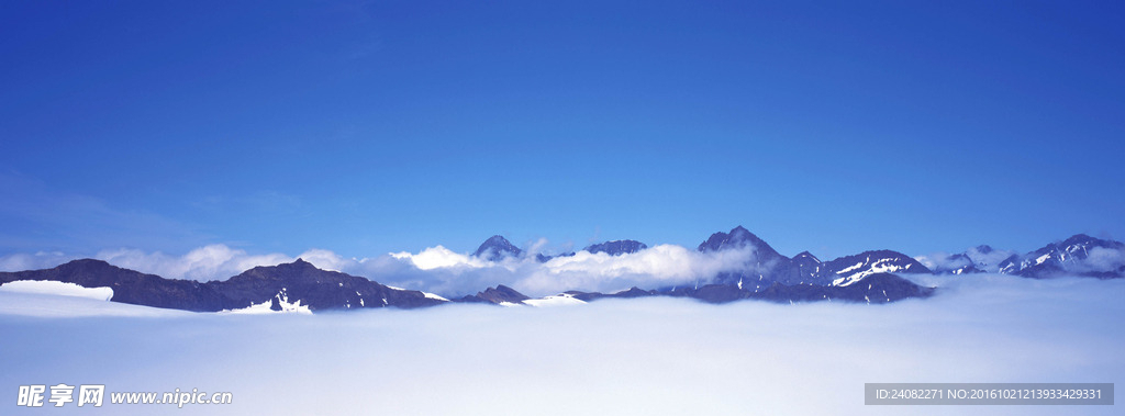 雪雾山峰