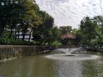 水塘凉亭
