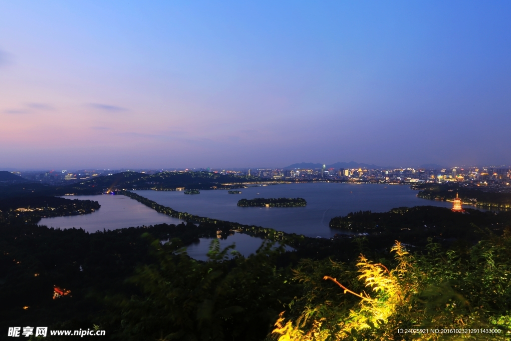 西湖的夜