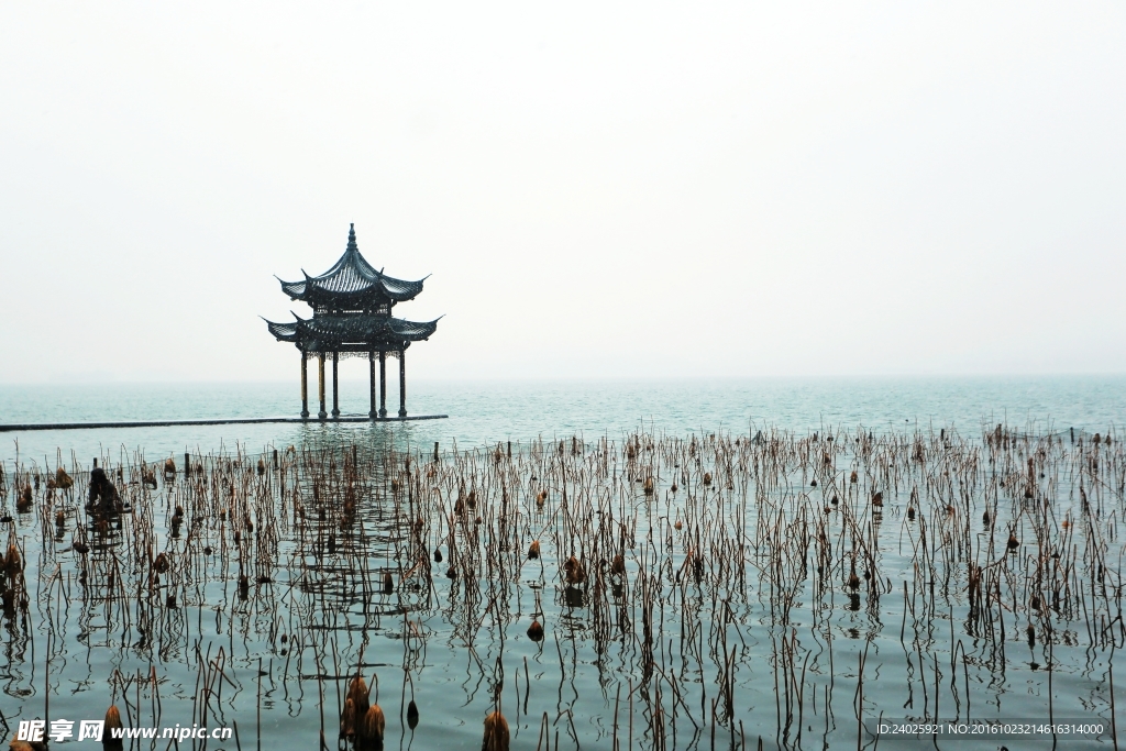 湖滨晴雨