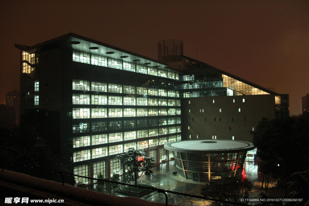 华中师范大学图书馆夜景