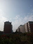 小区景色 蓝天