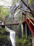山间溪流