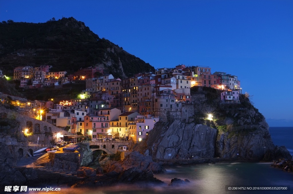 小镇夜景