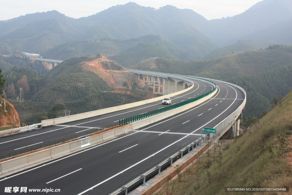 永宁高速公路大溪丰大桥建成通车