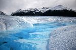 冰雪融化的河流