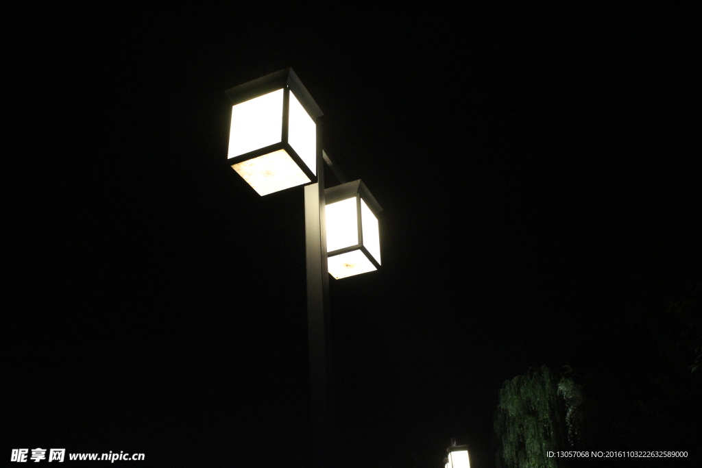 夜晚灯光
