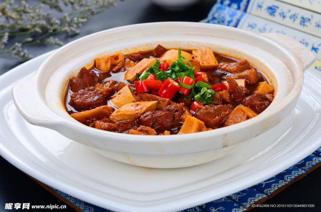 豆腐炖红烧肉