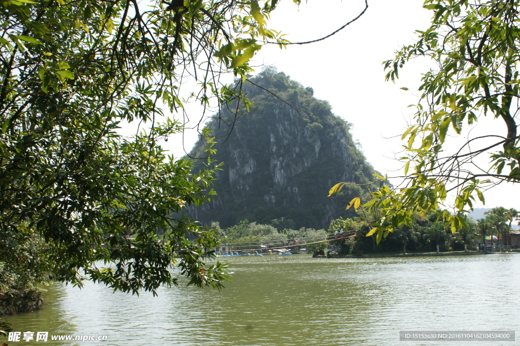 山青水秀风光好