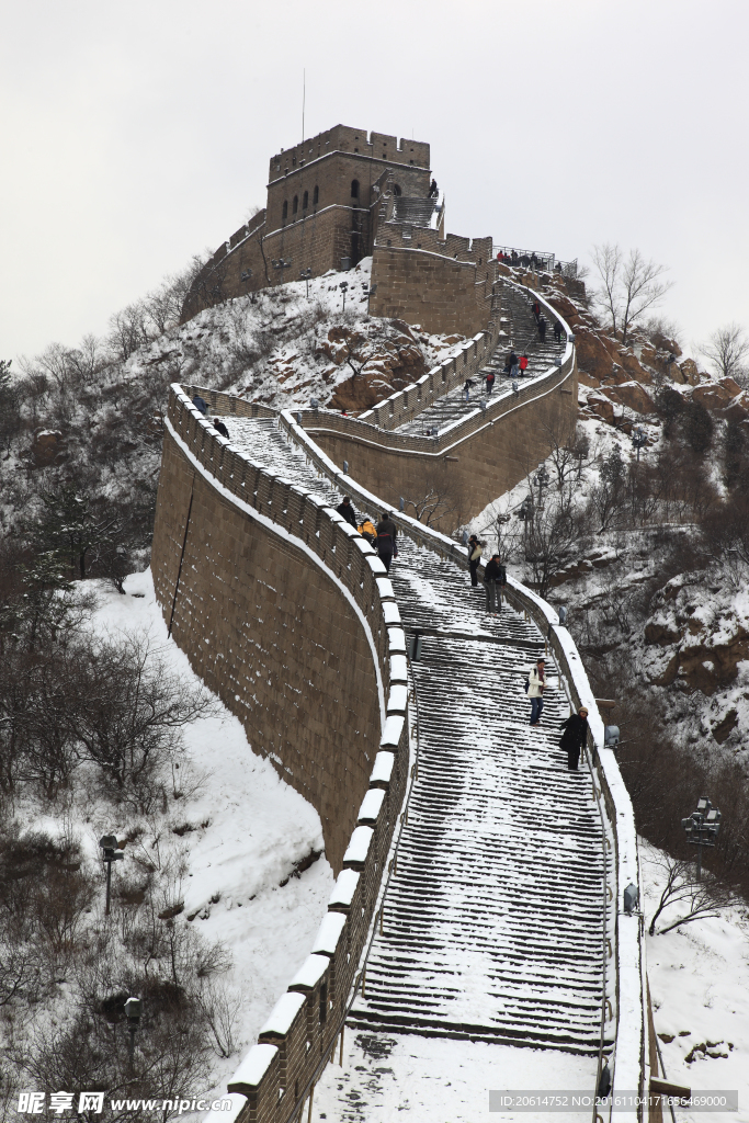 大雪覆盖的长城