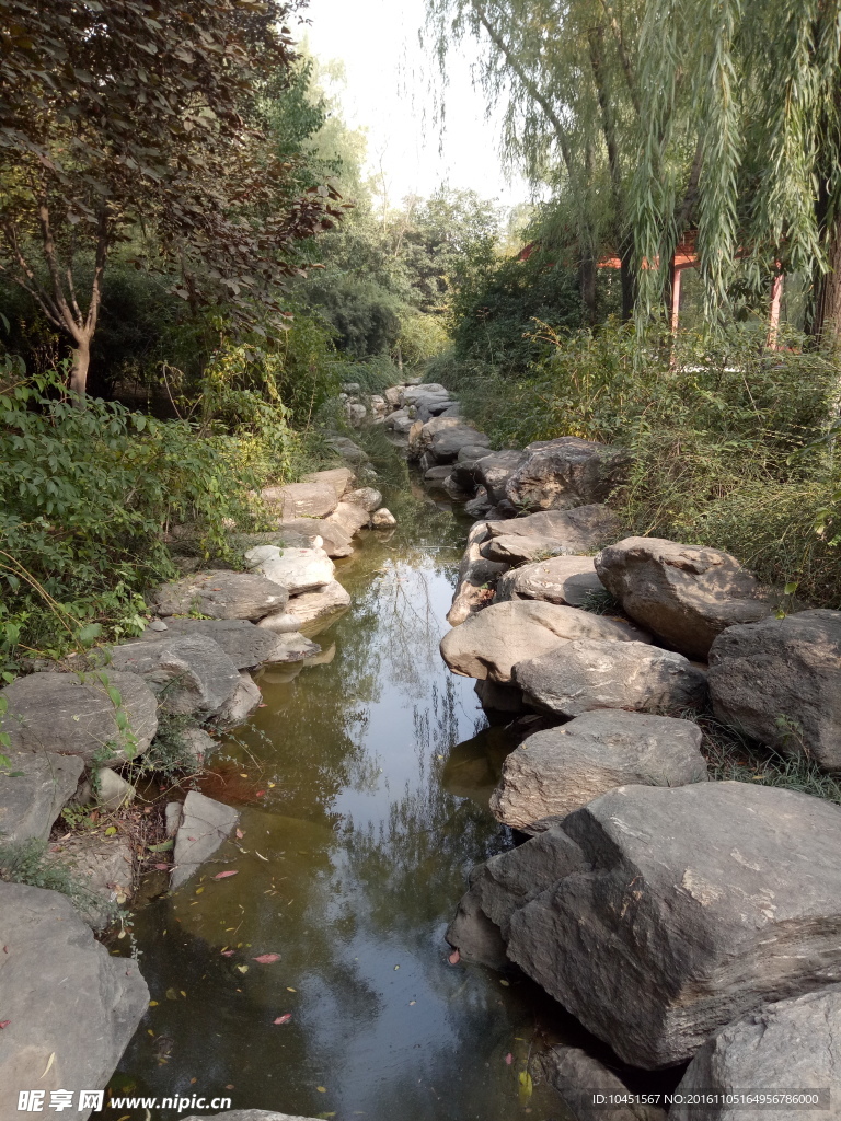 小河