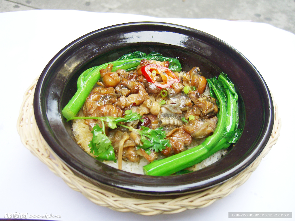 田鸡煲仔饭