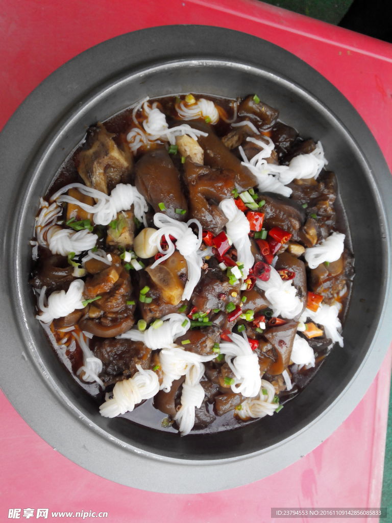 堡汤 湘菜  粉丝   砂锅