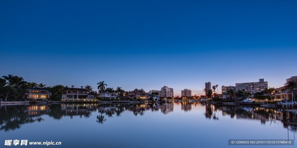 美丽的海滨夜景