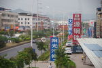 公路两旁