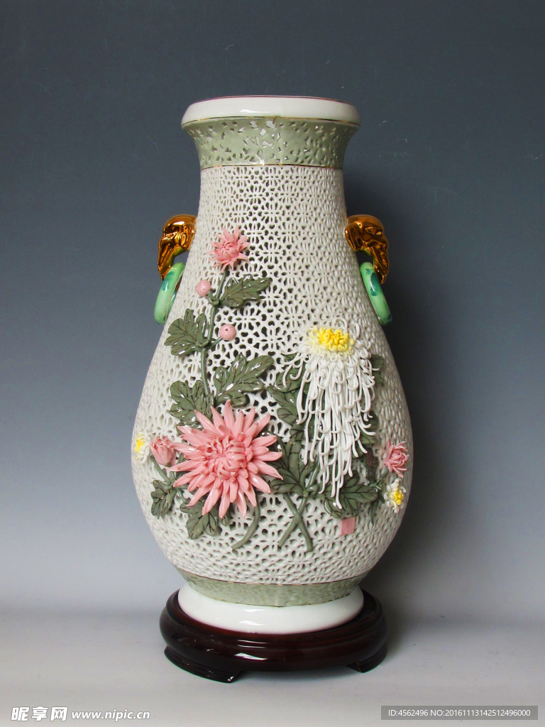 雕花瓷器