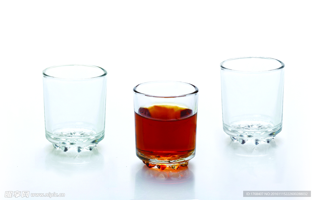 玻璃杯
