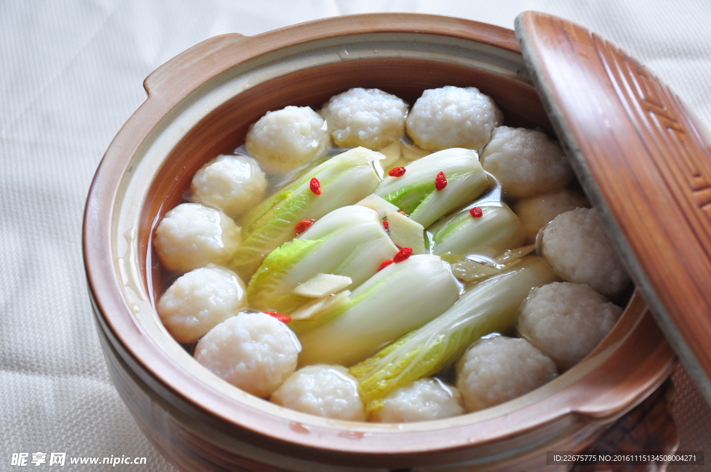 娃菜炖鱼丸
