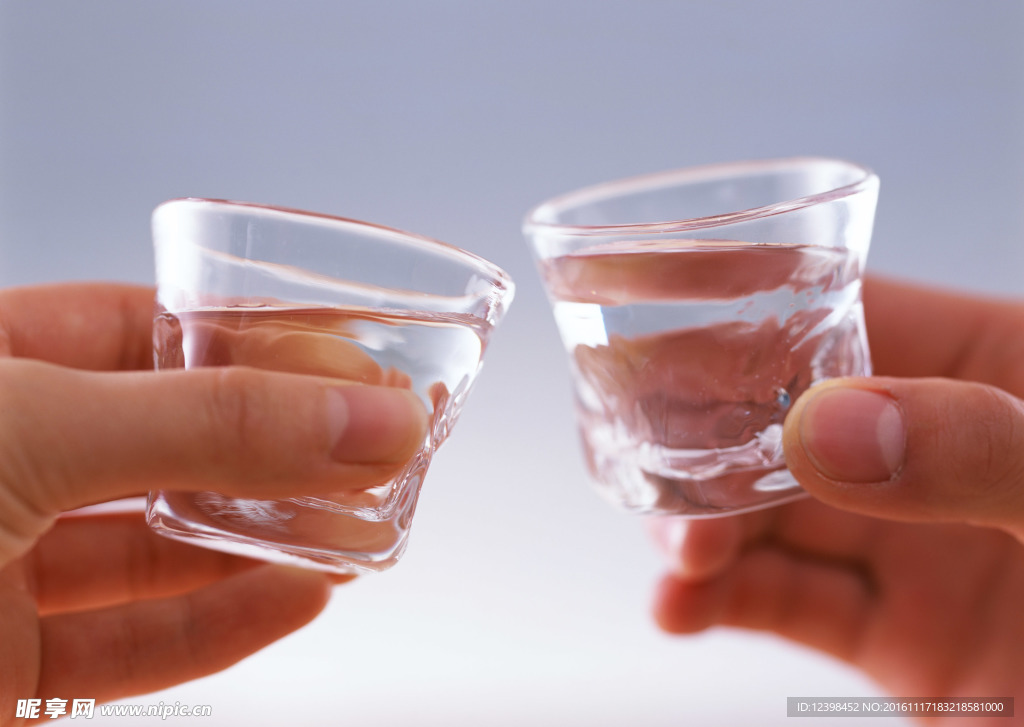 碰杯