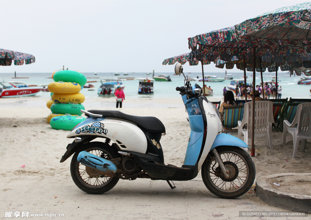 泰国城市中的摩托车