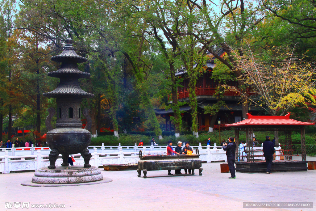 栖霞山红叶 栖霞古寺