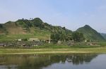 青山 水边