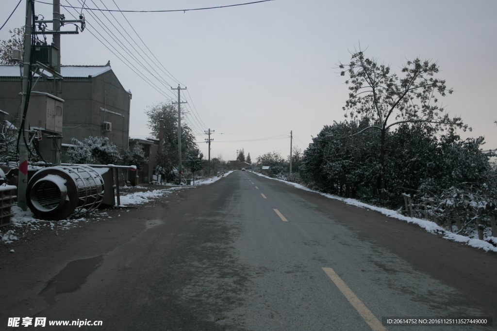 清晨的道路