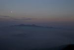 山顶月出