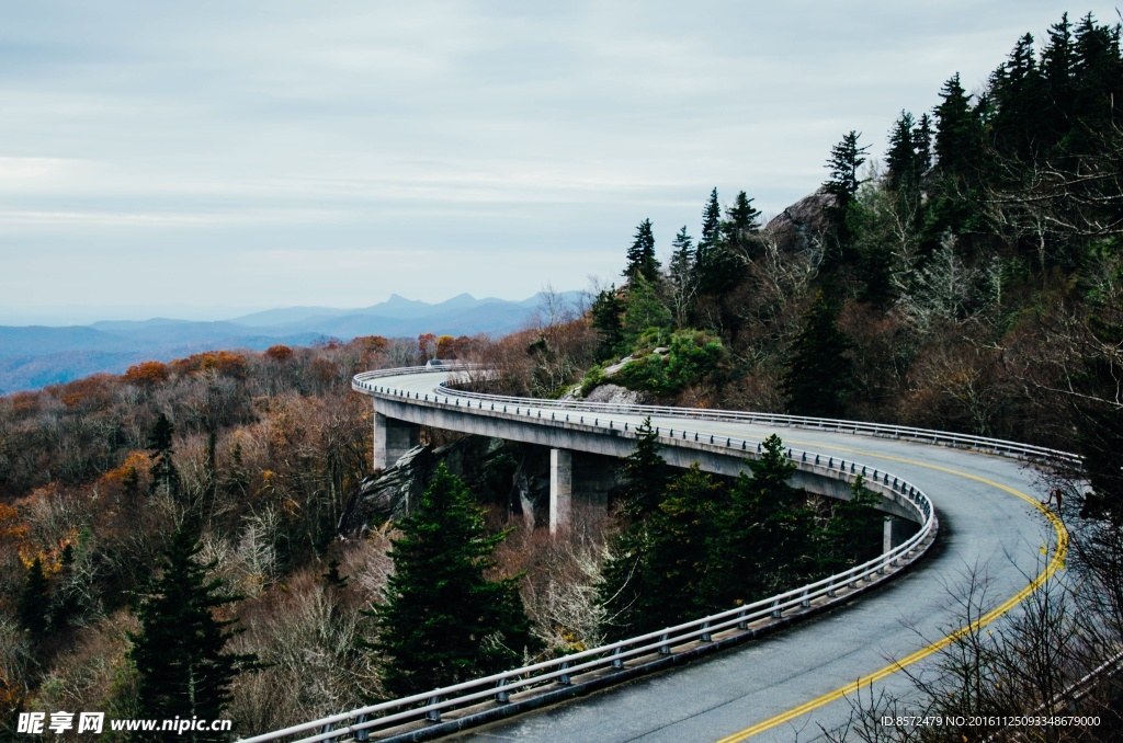 蜿蜒山路