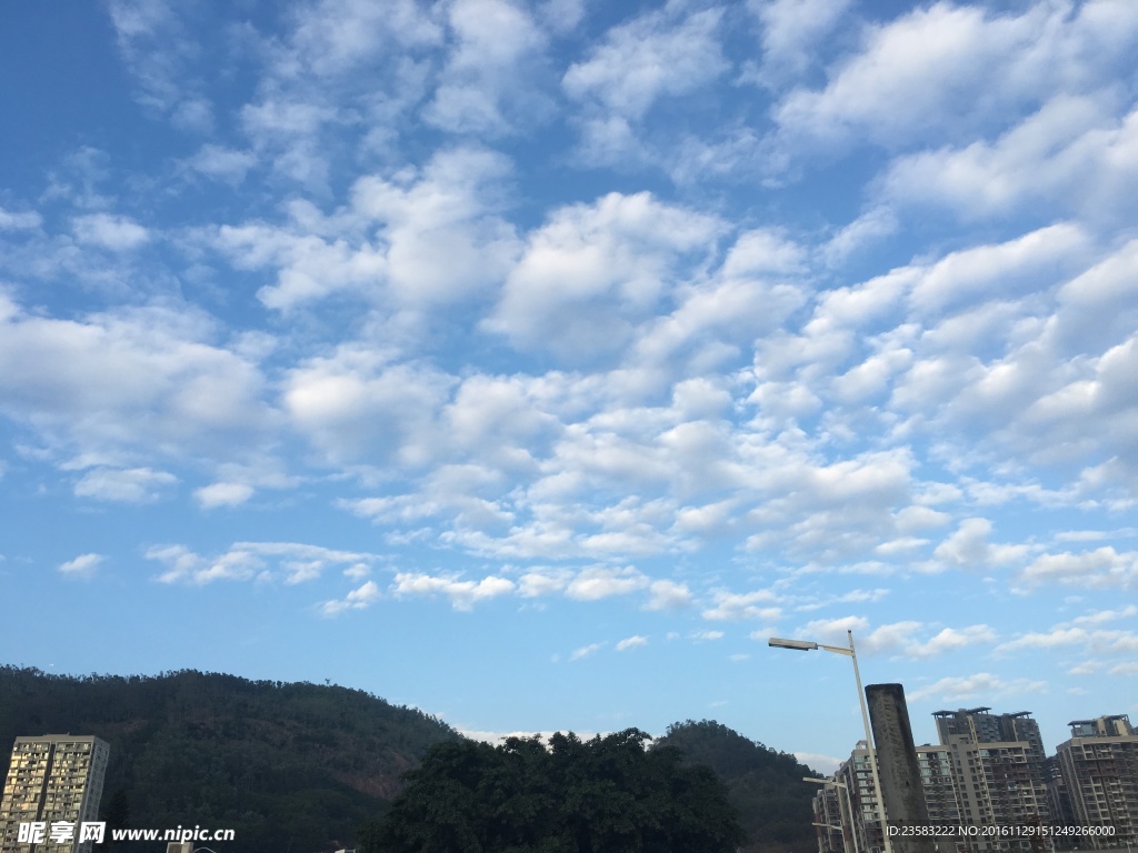 蓝天白云