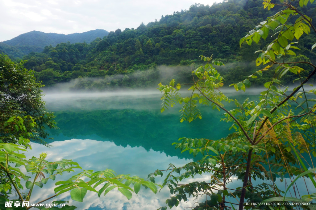 雾漫小东江