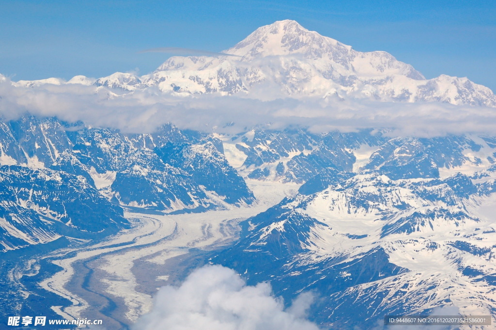 冬季雪域高山图片