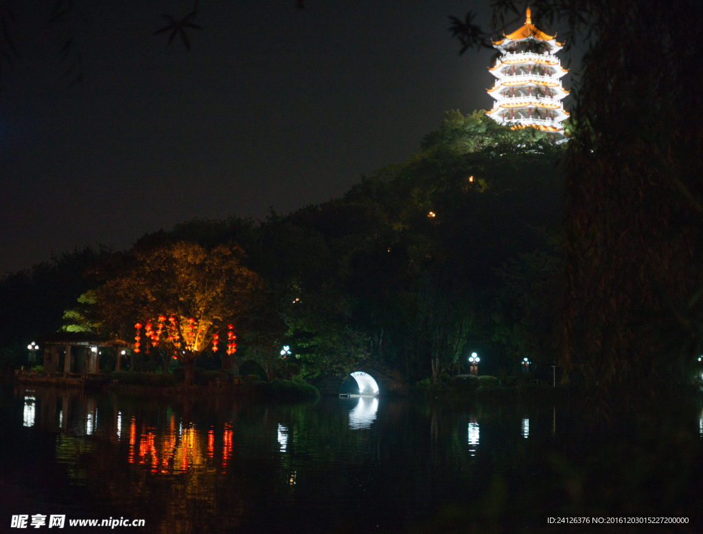 中山小榄龙山公园夜景一角