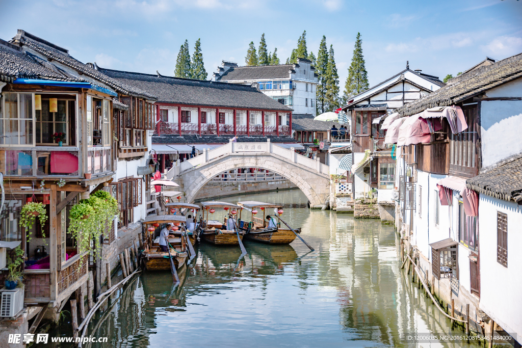 旅游朱家角古镇运河风景