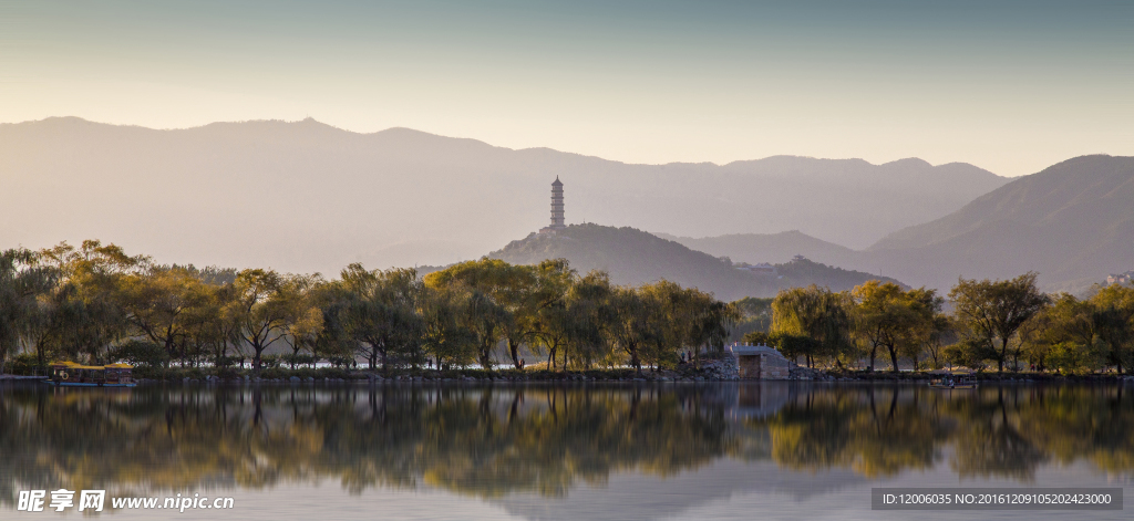 颐和园昆明湖秋景