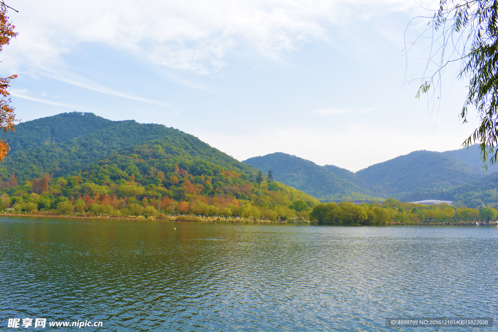 湖边山水