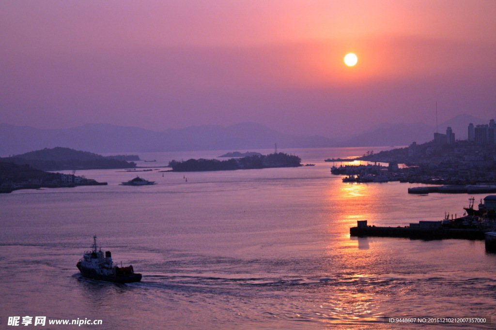 夕阳海港图片