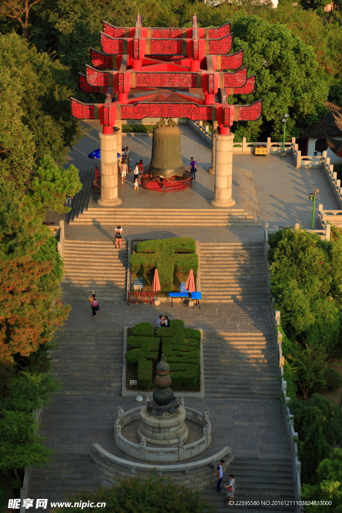 黄鹤楼公园世纪钟