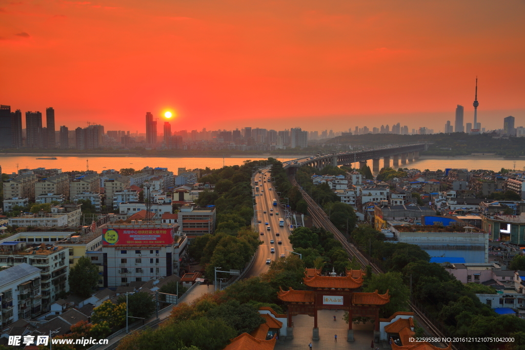 黄鹤楼上看夕阳