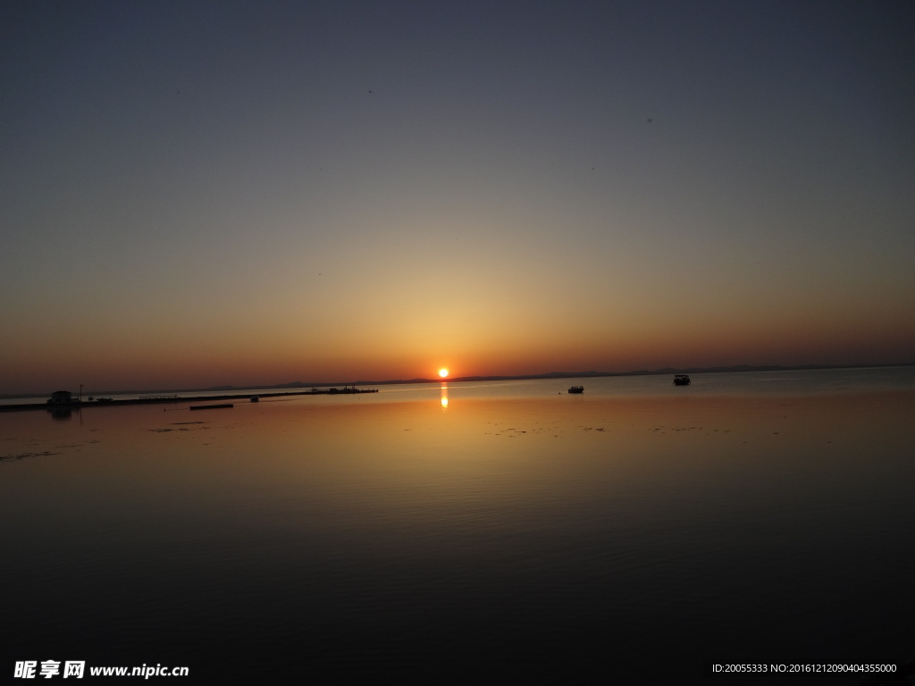 湖景夕阳