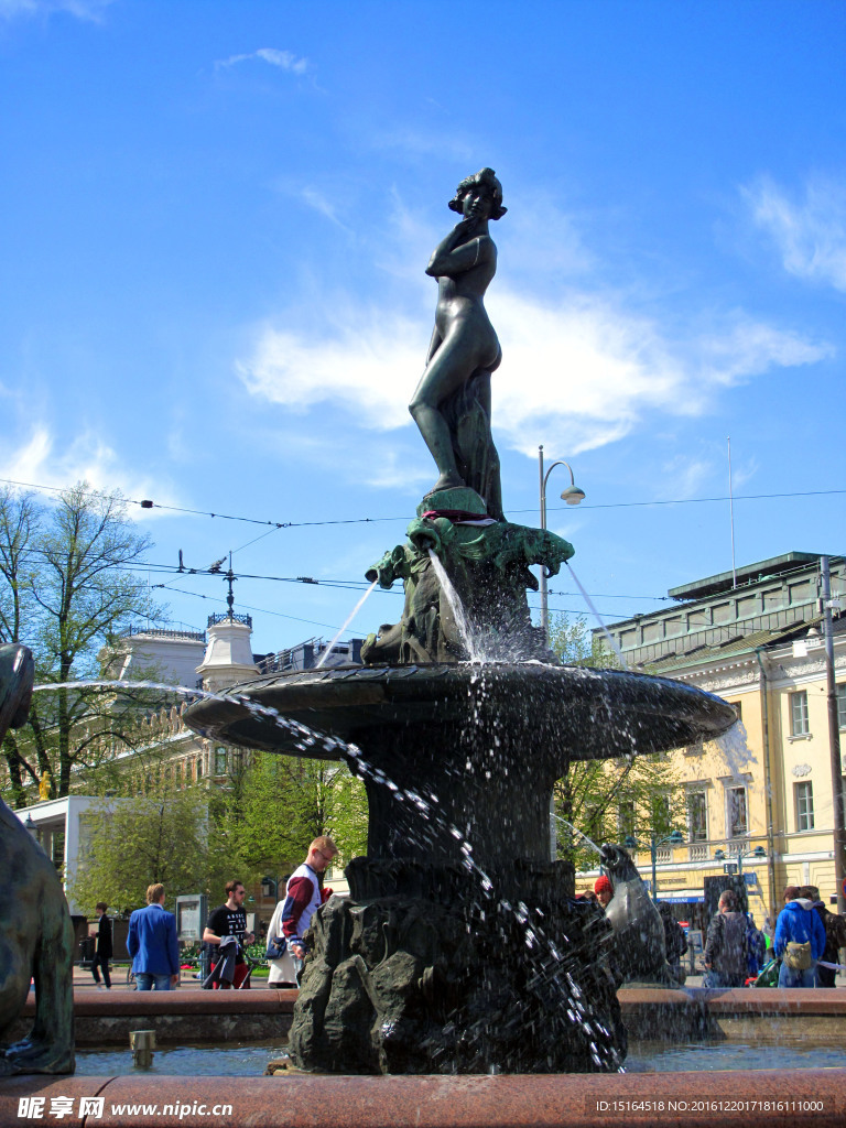波罗的海的 女儿雕像