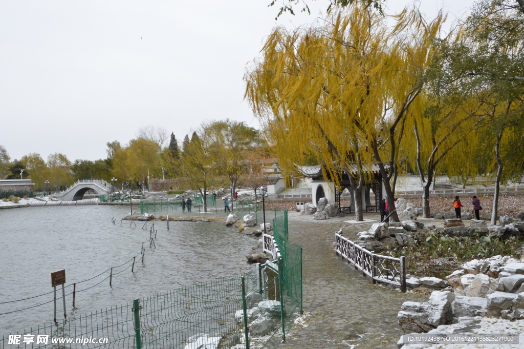 初雪陶然亭