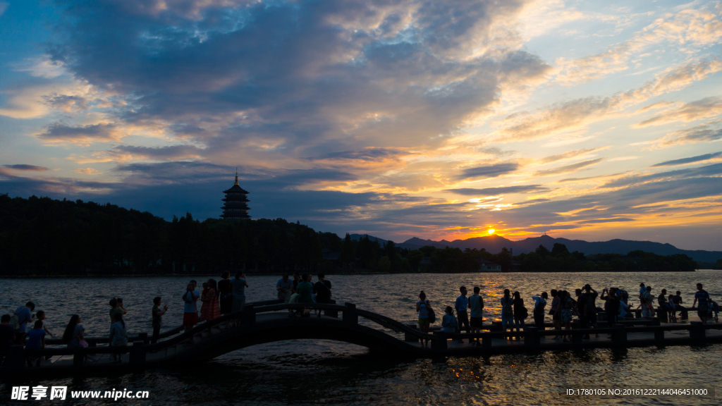 雷峰夕照