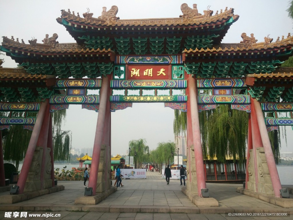 大明湖正面