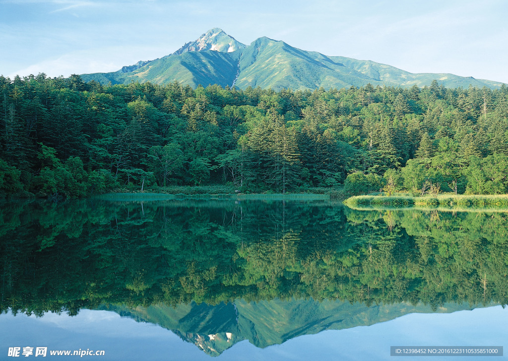 静静地湖水
