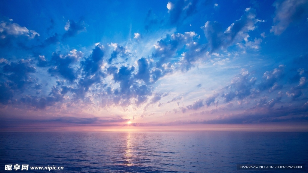 夕阳下的大海