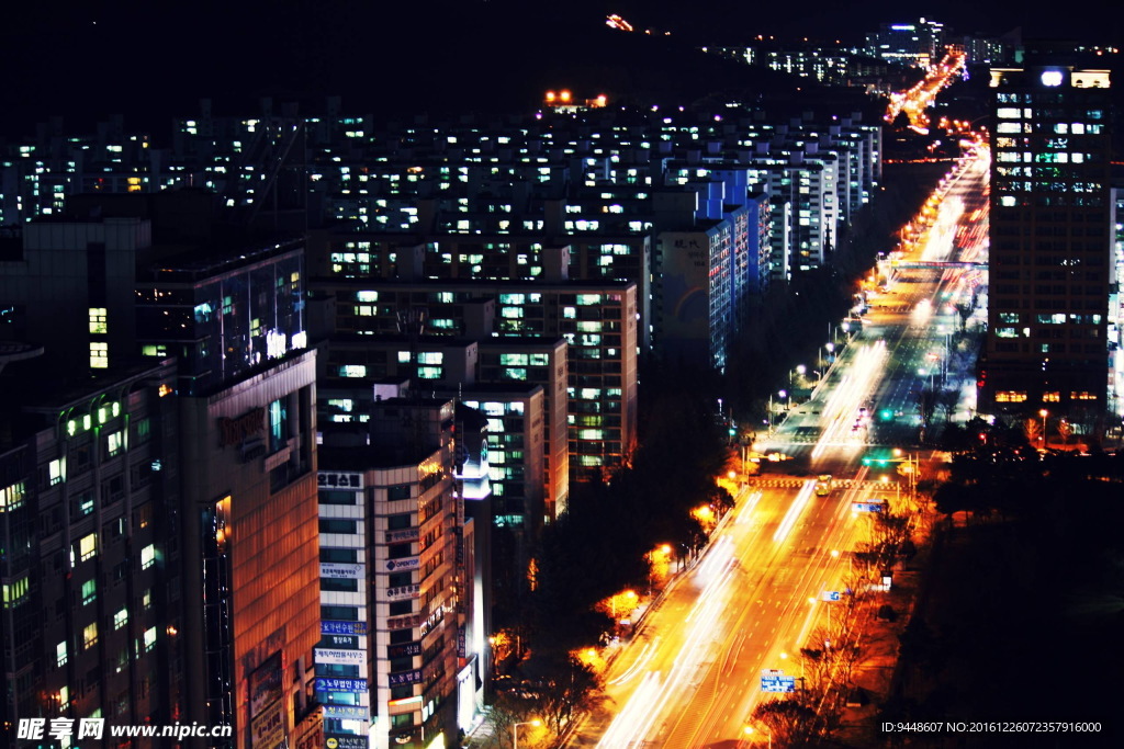 城市街道夜景图片