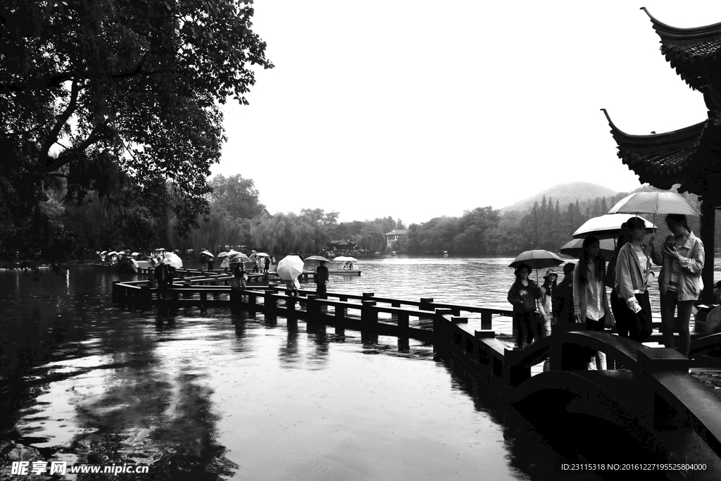 杭州西湖 长桥 雨天