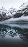雪山水倒影